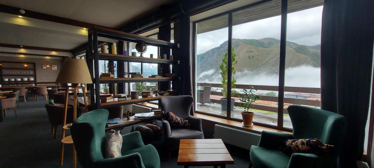 Alpine Lounge Boutique Hotel Kazbegi Bagian luar foto