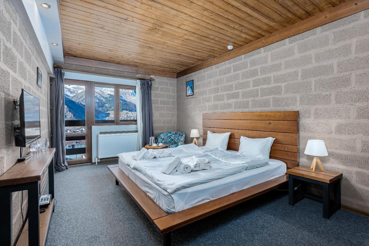 Alpine Lounge Boutique Hotel Kazbegi Bagian luar foto