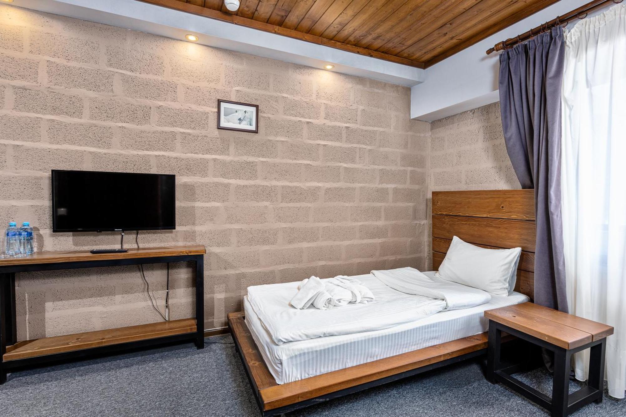 Alpine Lounge Boutique Hotel Kazbegi Ruang foto