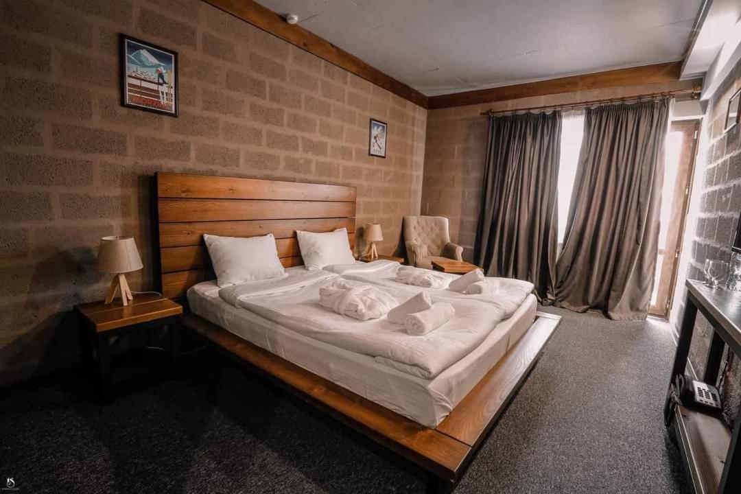 Alpine Lounge Boutique Hotel Kazbegi Bagian luar foto