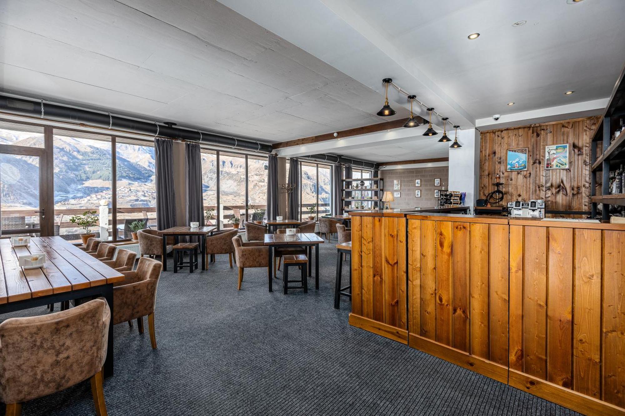 Alpine Lounge Boutique Hotel Kazbegi Bagian luar foto
