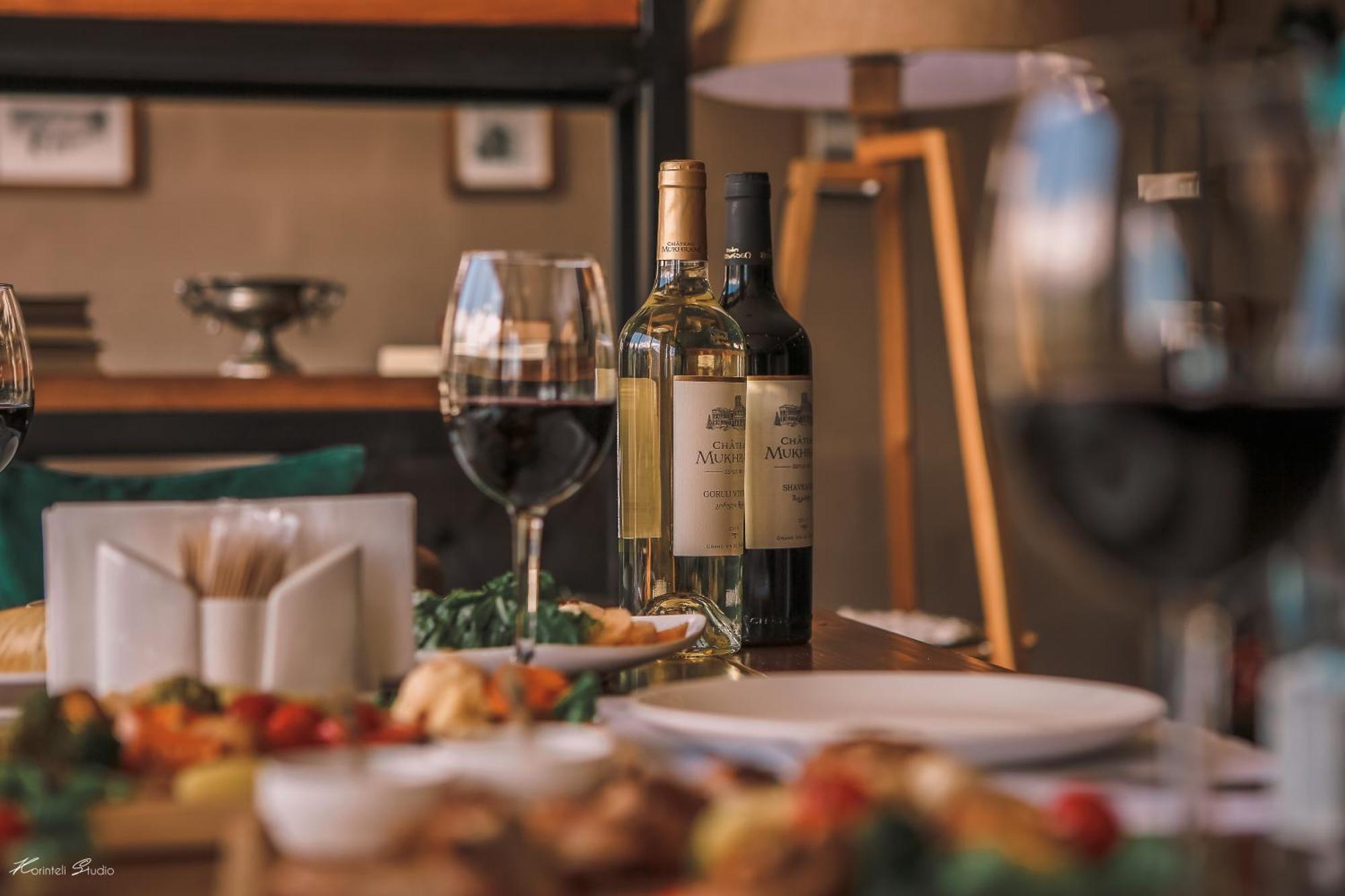 Alpine Lounge Boutique Hotel Kazbegi Bagian luar foto