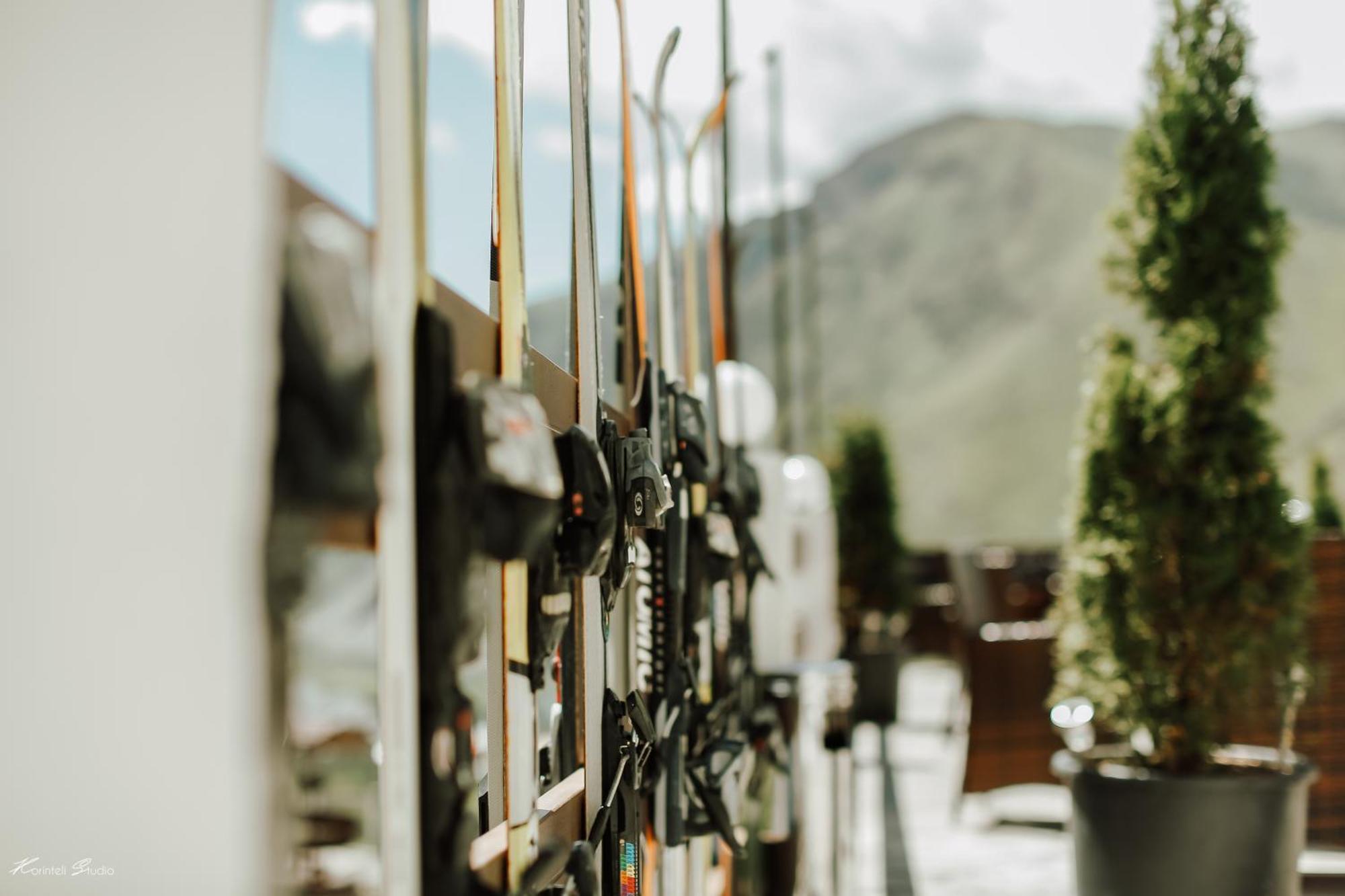 Alpine Lounge Boutique Hotel Kazbegi Bagian luar foto