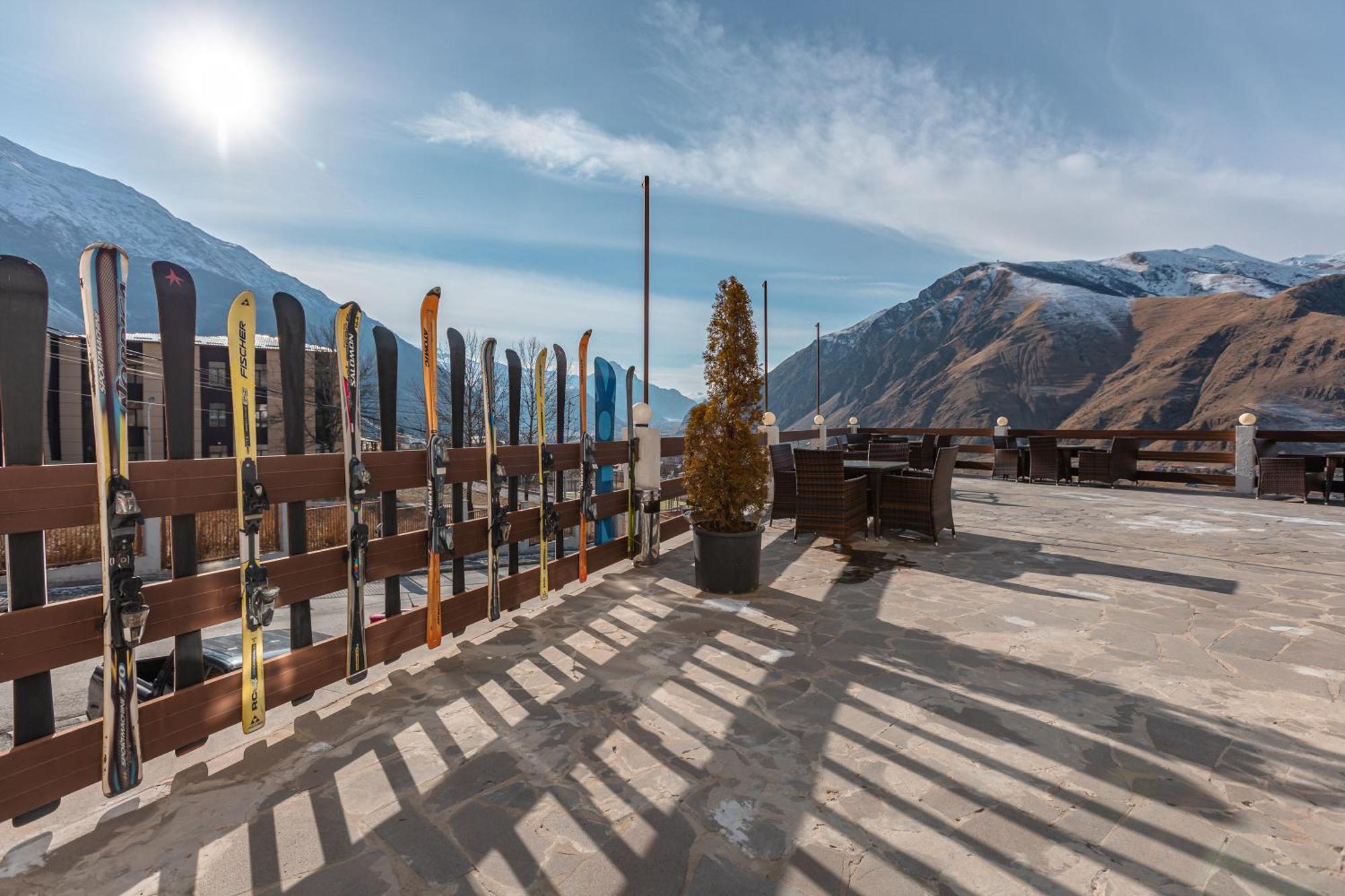 Alpine Lounge Boutique Hotel Kazbegi Bagian luar foto