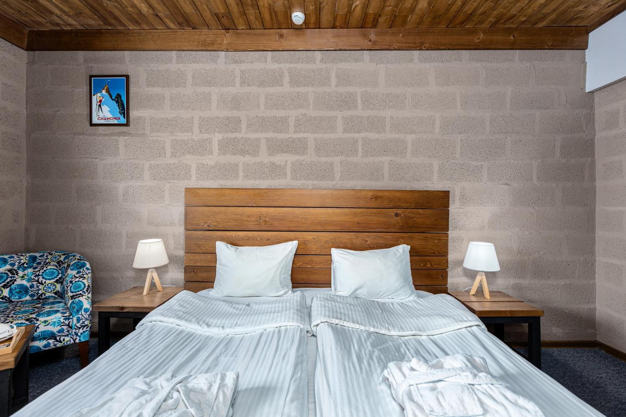 Alpine Lounge Boutique Hotel Kazbegi Bagian luar foto