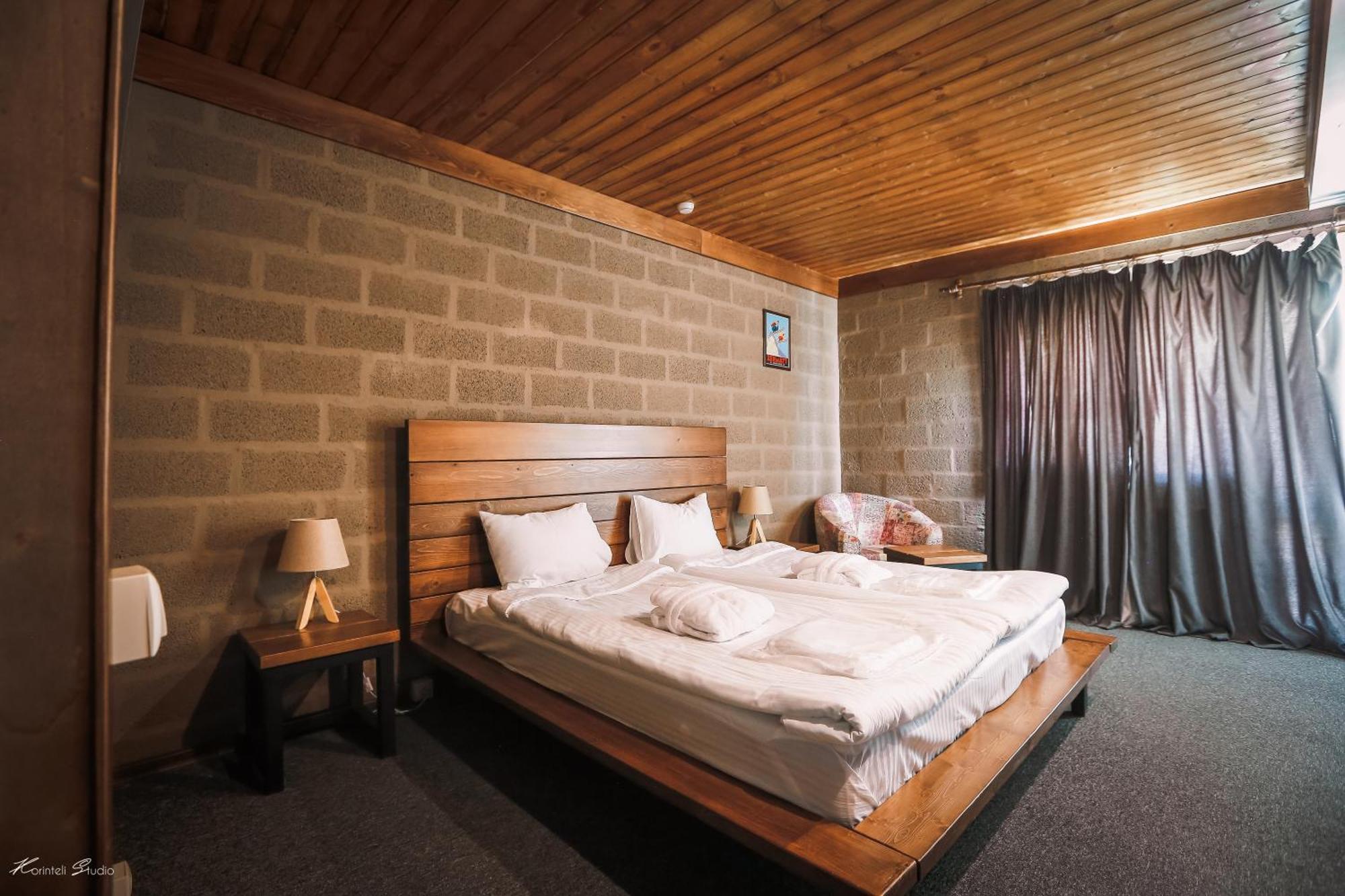 Alpine Lounge Boutique Hotel Kazbegi Bagian luar foto