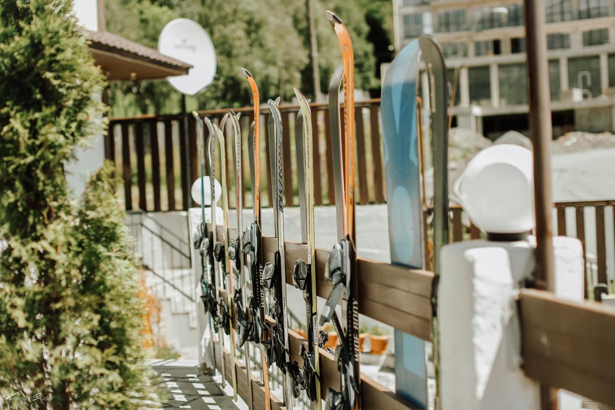 Alpine Lounge Boutique Hotel Kazbegi Bagian luar foto