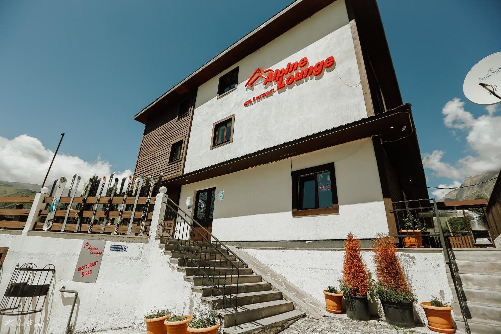 Alpine Lounge Boutique Hotel Kazbegi Bagian luar foto