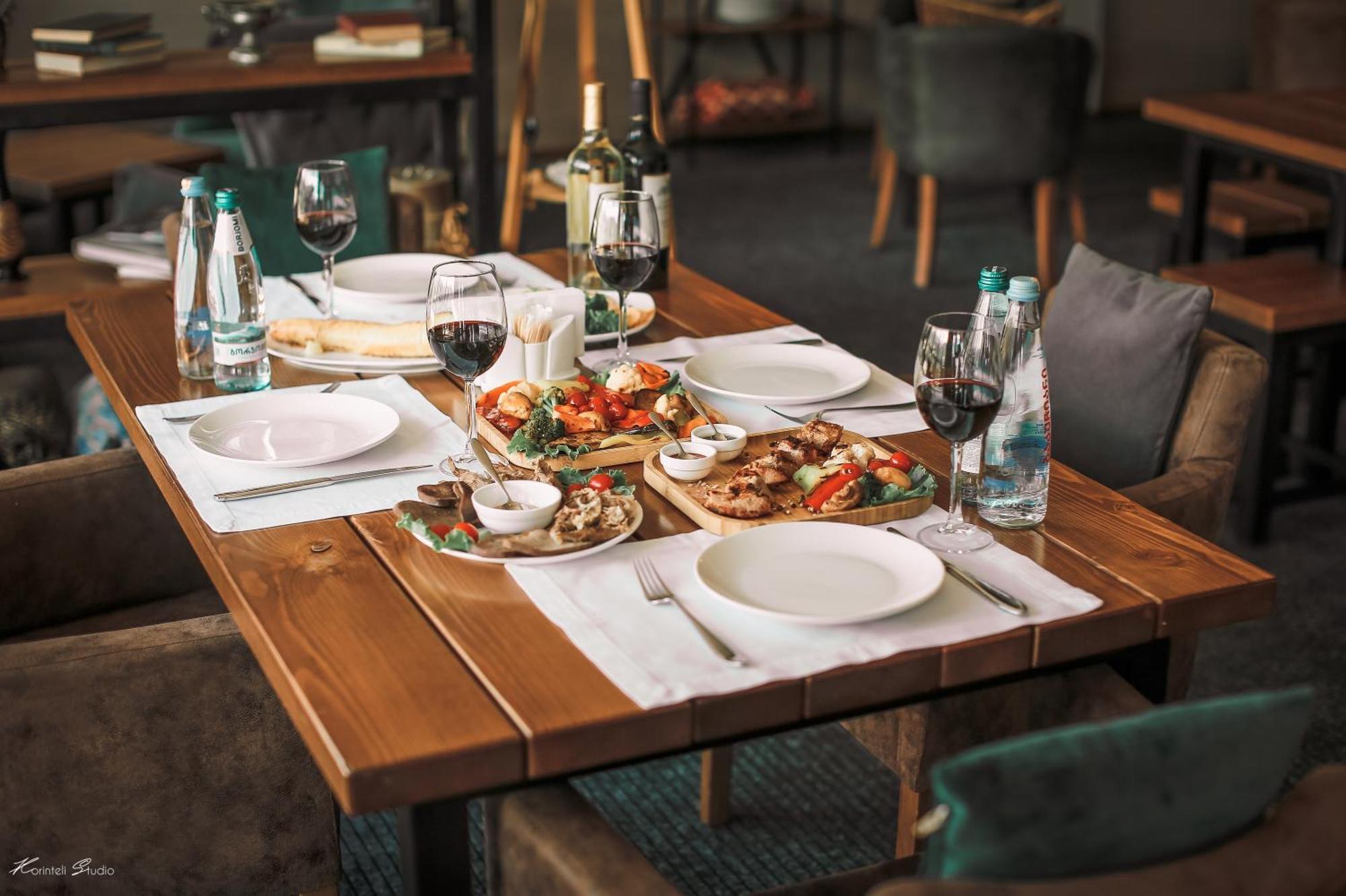 Alpine Lounge Boutique Hotel Kazbegi Bagian luar foto
