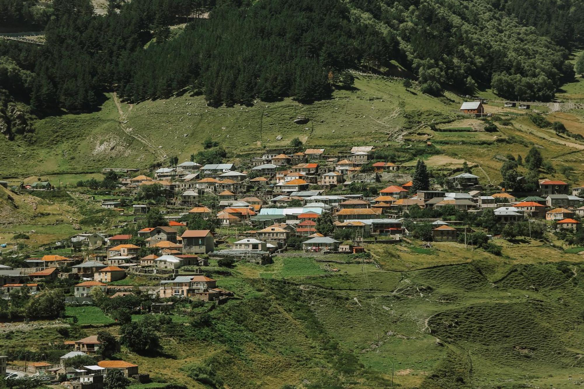 Alpine Lounge Boutique Hotel Kazbegi Bagian luar foto