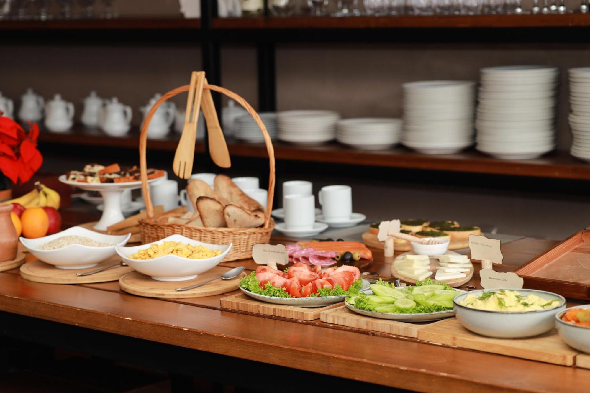 Alpine Lounge Boutique Hotel Kazbegi Bagian luar foto