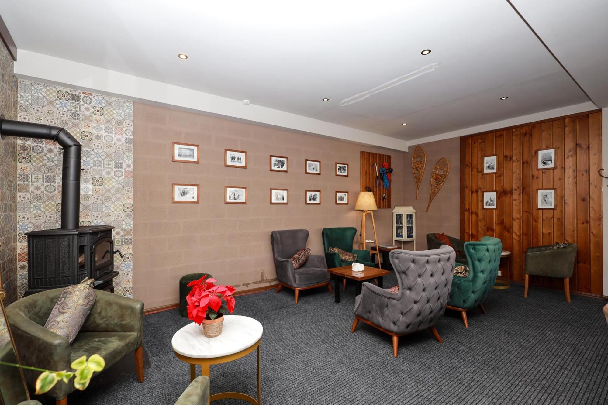 Alpine Lounge Boutique Hotel Kazbegi Bagian luar foto